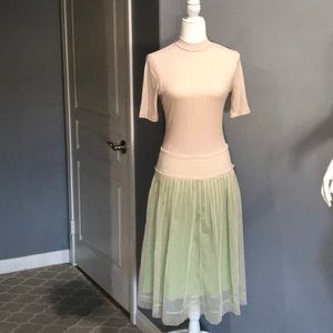 Pinch pleated tulle skirt.